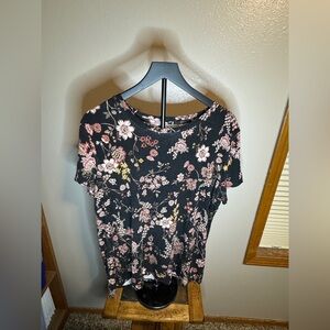 Chic Black Floral Women's Tee